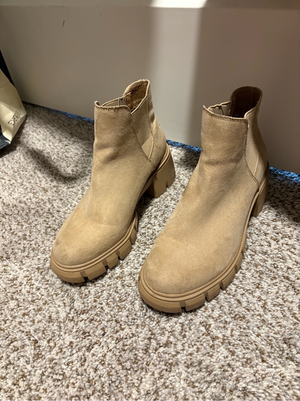 Chelsea Platform Ankle Boots in Tan